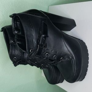 LEILA STONE black high shoes